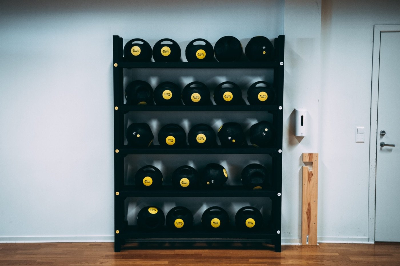 Stativ med kettlebells